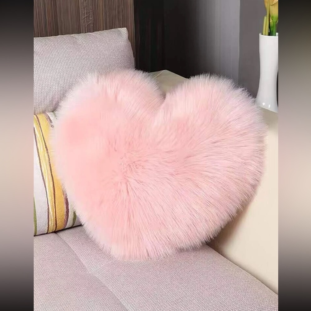 SHEIN Pink Faux Fur Heart Cushion Cover